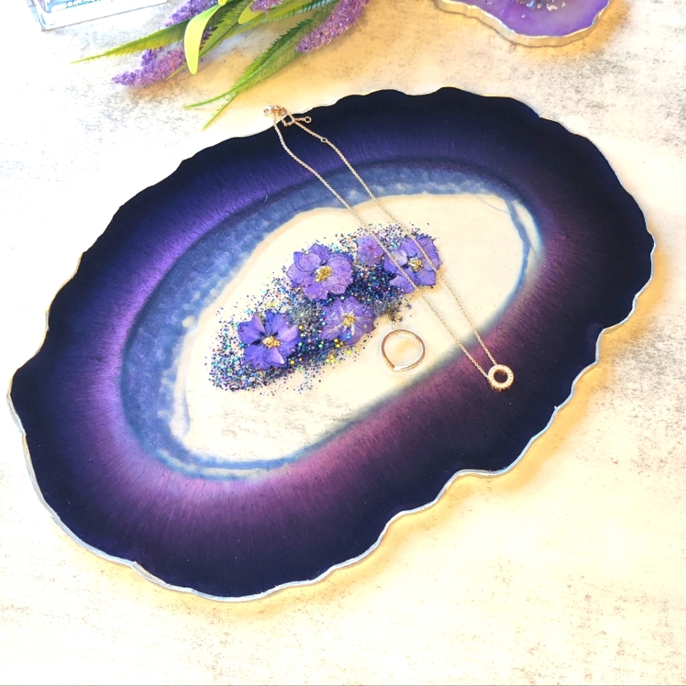 13. Handmade Purple Dried Flowers Decorative Resin Tray